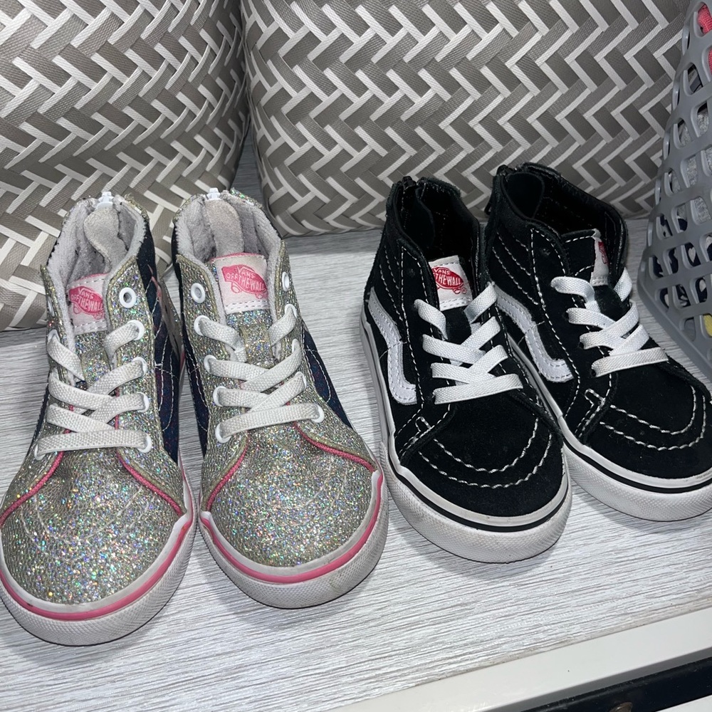 COPY - Lot of 2 toddler Vans 6c 7c